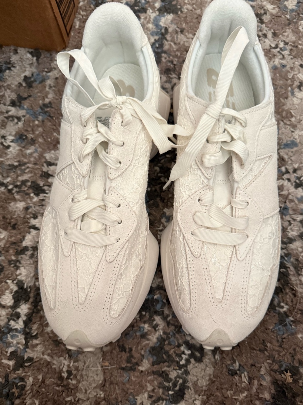 New Balance 327 Lace Pack Sea Salt
Lace Sneakers White Size 10